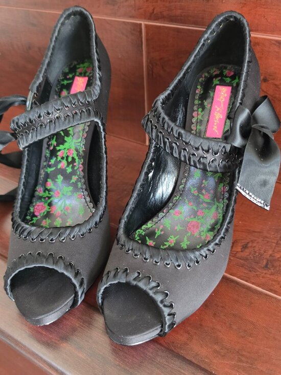 Betsey Johnson Shoes - Vintage Peep Toe Pumps